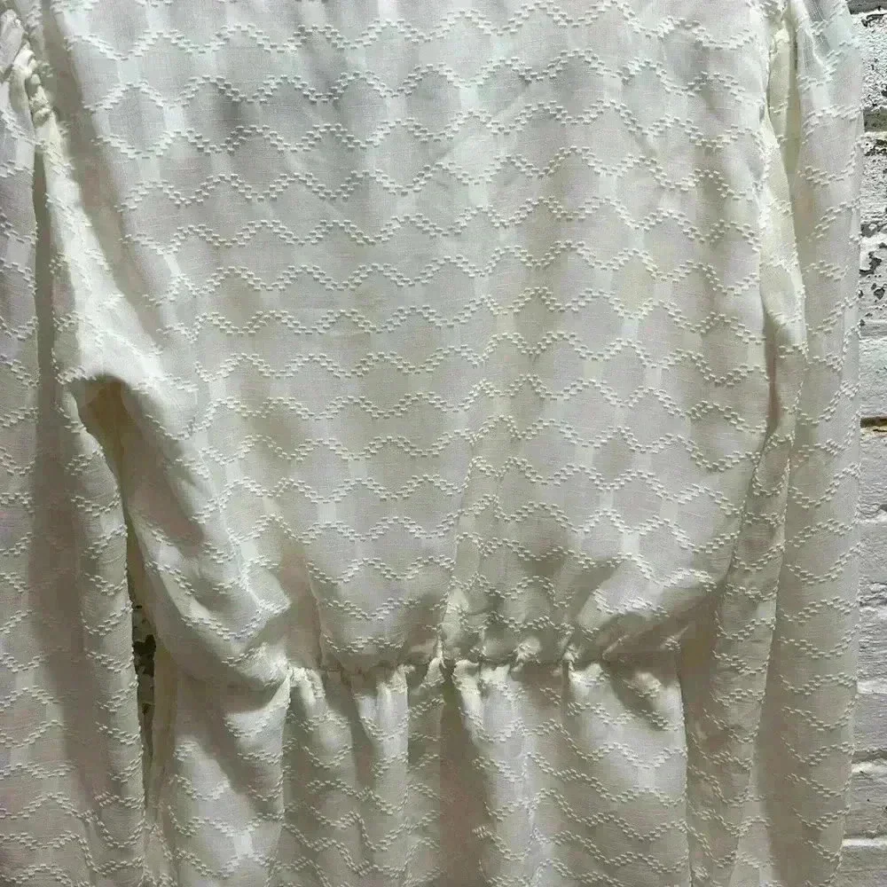 Elizabeth and James long sleeves, v neck peplum blouse in cream. Size Small. - Picture 8 of 9